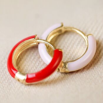 Boucles d'oreilles Huggie Hoop en émail rouge et rose