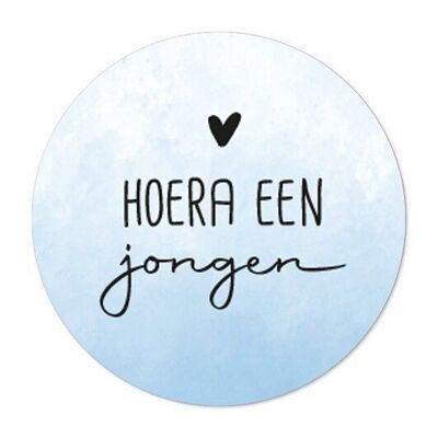 Sticker hoera een jongen op rol 250st.