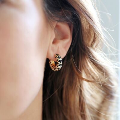 Boucles d'oreilles créoles en émail géométrique noir en or