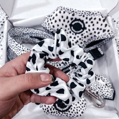 Scrunchie per capelli con stampa dalmata in bianco e nero