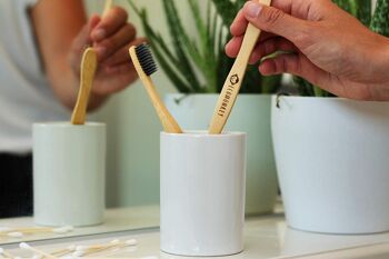Paquet de 4 brosses à dents en bambou durables 3