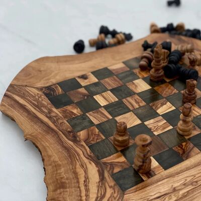 Le jeu d'échecs plateau fait main en bois d'olivier