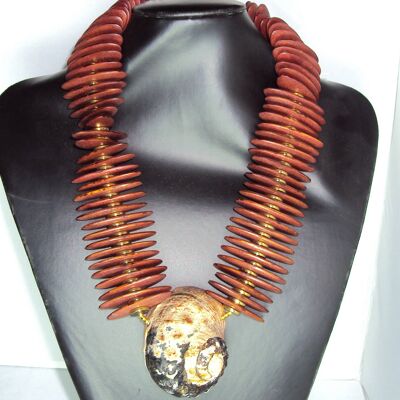 Gemstone necklace made of brown acacia wood with a snail