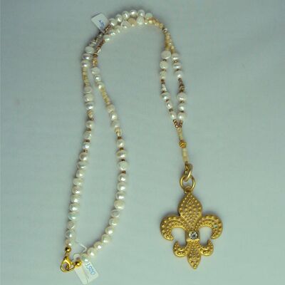 Gemstone necklace made of freshwater pearls with a gold-plated pendant