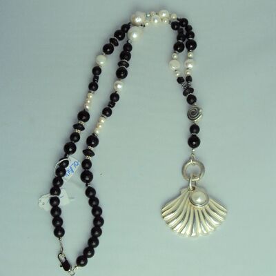 Collier de pierres précieuses en perles d'eau douce, onyx avec pendentif plaqué argent