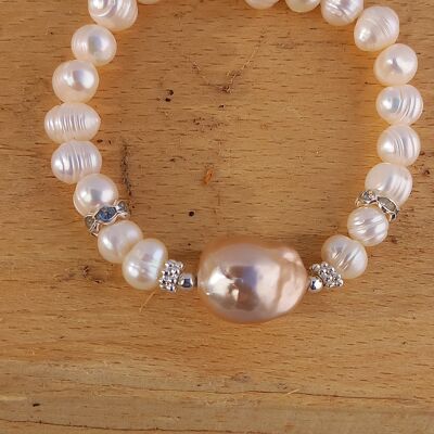 Gemstone bracelet made from freshwater pearls