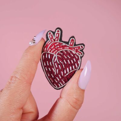 Broche Coeur humain - fait main broderie cannetille