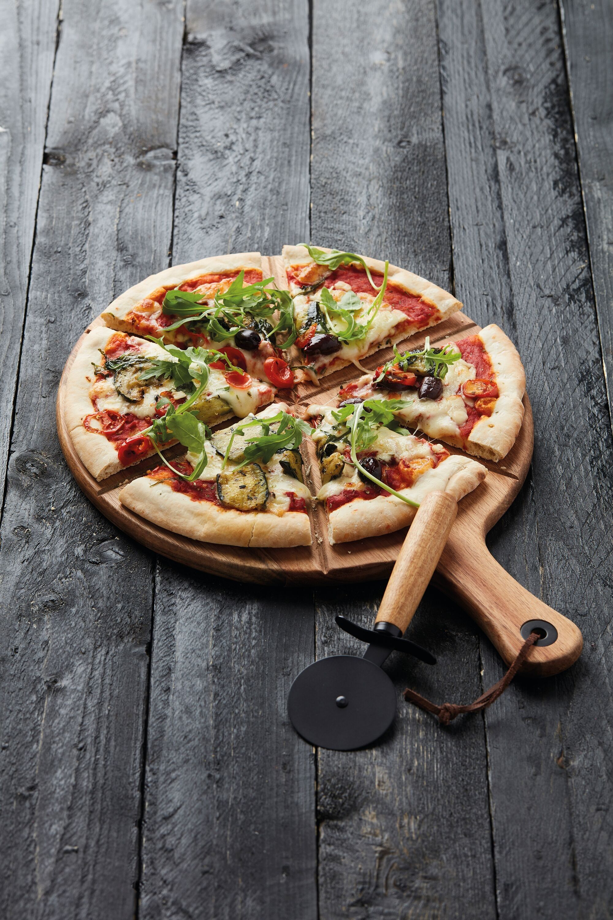 Tagliapizza in acacia e tagliere da portata