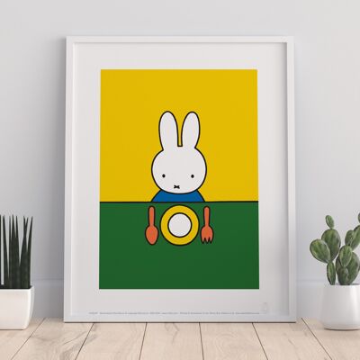 Miffy - Comiendo la cena - 11X14" Premium Art Print