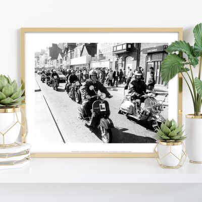 Motorradparade – Premium-Kunstdruck im Format 11 x 14 Zoll