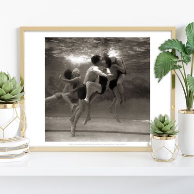 Kissining Underwater – Premium-Kunstdruck im Format 11 x 14 Zoll