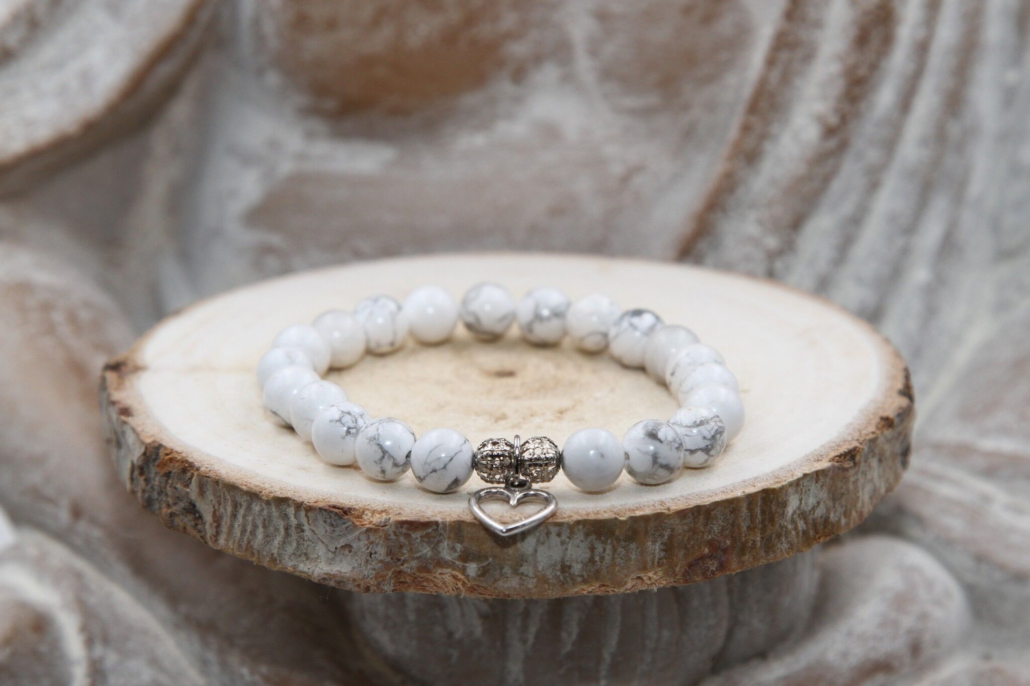 HOWLITE & HEART bracelet 8mm