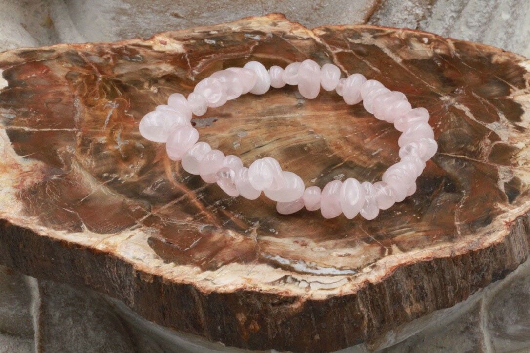 Bracciale con chip di quarzo rosa