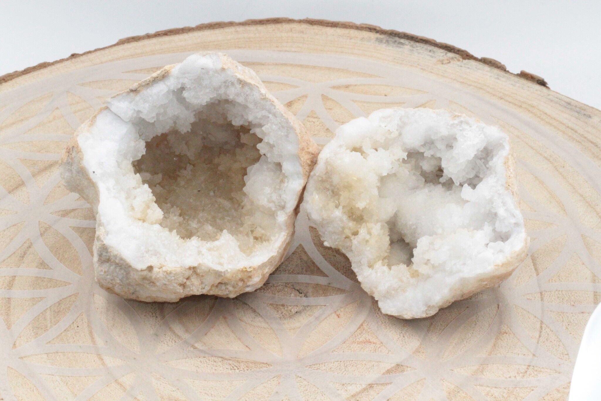 Mini Rock Crystal Geode Geode between 6 and 9 cm