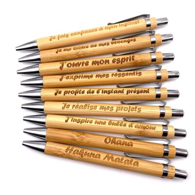 Kugelschreiber aus Bambusholz mit eingraviertem Wurzelchakra: „Ich nutze den gegenwärtigen Moment“