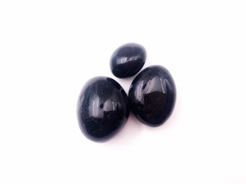 Tourmalines noires - pierres rondes polies taille entre 1,5 et 2 cm, pierre roulée