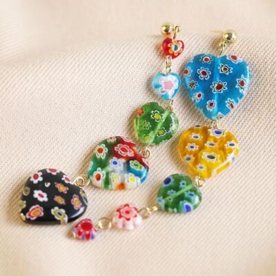 Orecchini pendenti asimmetrici con perline colorate a cuore