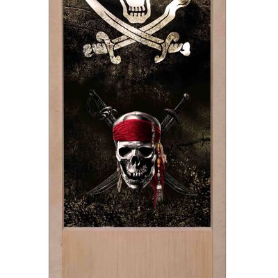 Tischlampe aus Holz mit Piratenflagge
