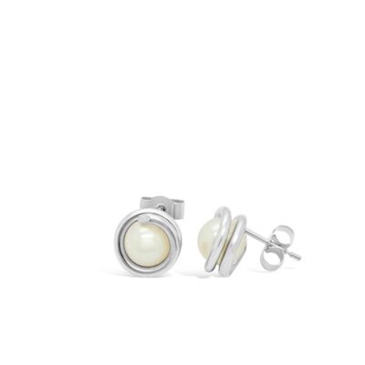 Boucles d'oreilles clous en argent intemporel avec perle blanche