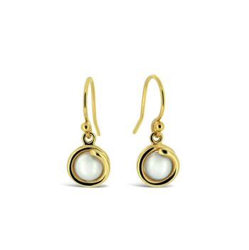 Boucles d'Oreilles Pendantes Intemporelles Or Jaune Perle Blanche 1