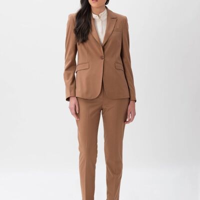 Suit with single-breasted blazer and camel cigarette-cut trousers