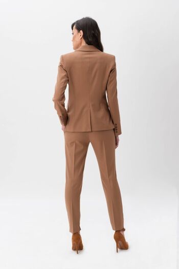 Costume avec blazer à simple boutonnage et pantalon coupe cigarette camel 8