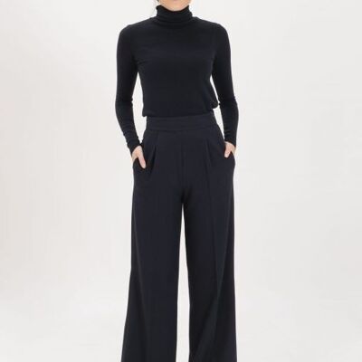 Fluid trousers with blue pleats