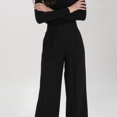 Fluid trousers with black pleats