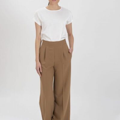 Fluid trousers with camel pleats
