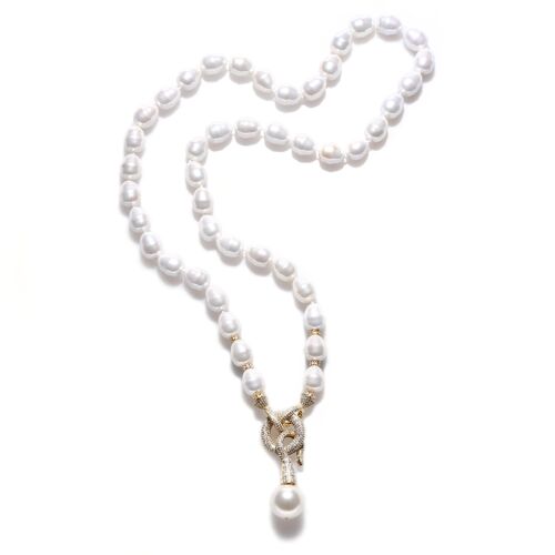 Hooked pearl necklace