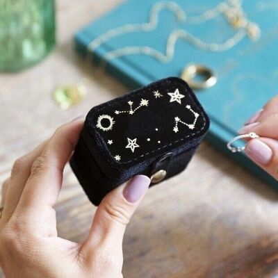 Caja pequeña de viaje para anillos Starry Night Velvet en negro