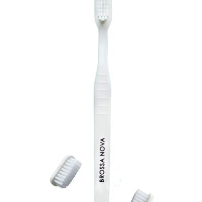 White toothbrush (1 handle + 1 soft head)