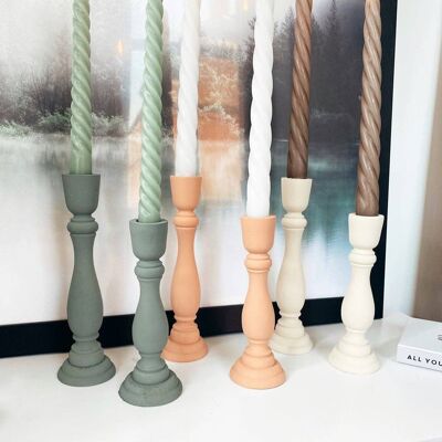 Candelabros de madera de colores