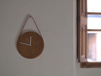 Horloge murale bois et cuir 2