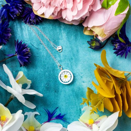 Single floral pendant