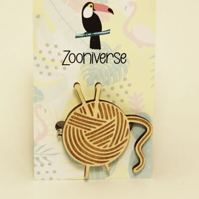 Knitting Needles and Yarn Pin Badge