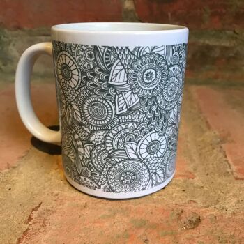 Mug motif mendi floral dessiné à la main gris 1