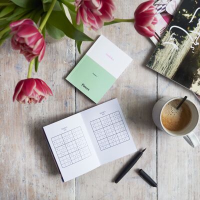 Libro de rompecabezas de Sudoku del tamaño de un bolsillo