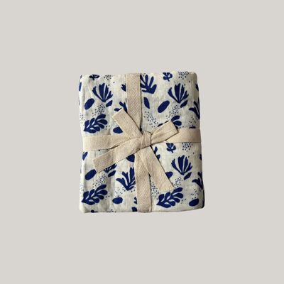 Grande couverture d'emmaillotage en gaze de coton bio - Bleu Matisse