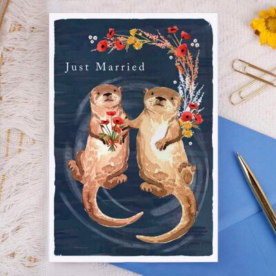 Cartolina d'auguri di lontra appena sposata