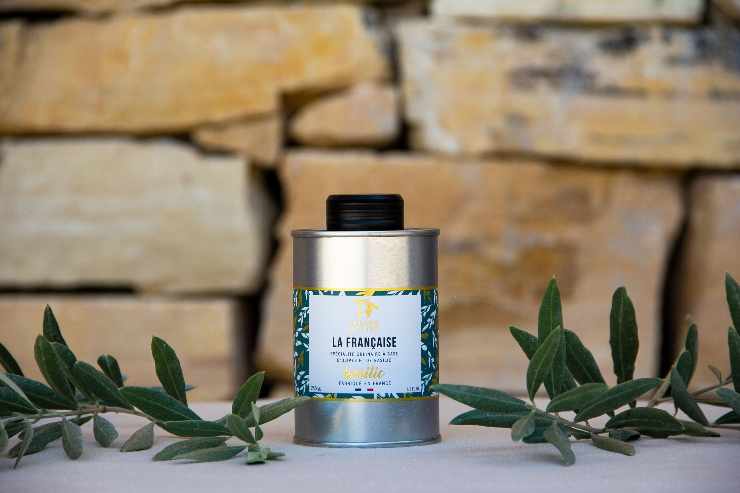 Olive oil La Française Basil 25cl