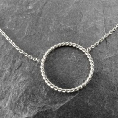 Chain twisted with a ring