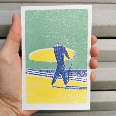 Risographie Fragments d'été - carte postale  Surfeur sur la plage