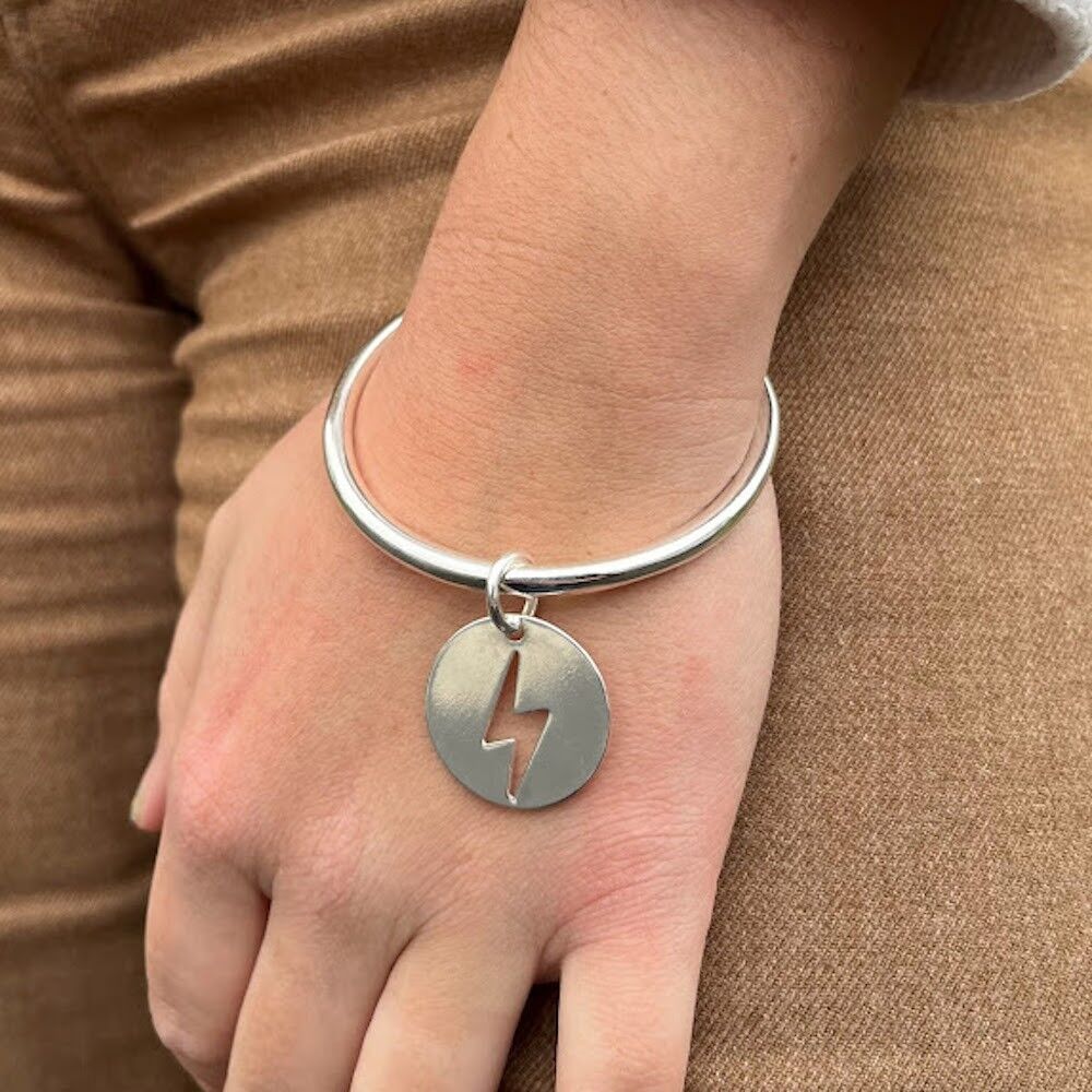 Bracciale rigido e pendente con fulmine