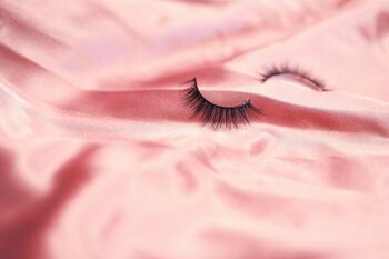 Kit de luxe Lovely Lashes avec eye-liner transparent - Dolly 5