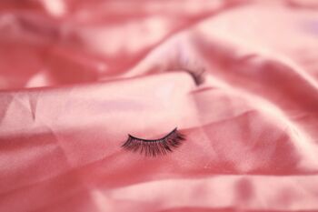Kit de luxe Lovely Lashes avec eye-liner transparent - Dolly 6
