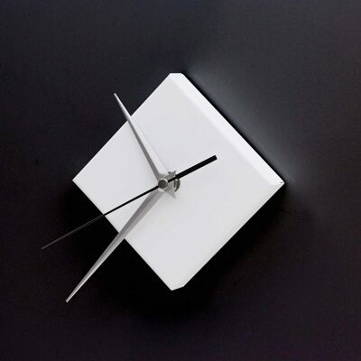 Horloge magnétique carrée, blanc mat, design moderne et élégant
