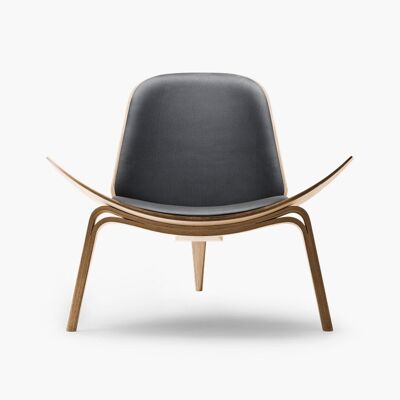 Hans Wegner CH07 Shell Chair, Black/ Walnut
