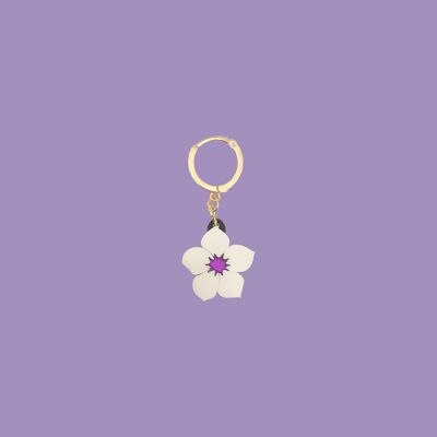 WHITE FLOWER CHARM