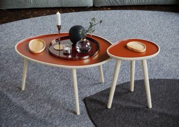 Table basse Marsala, en bois et peinture céramique ocre 2
